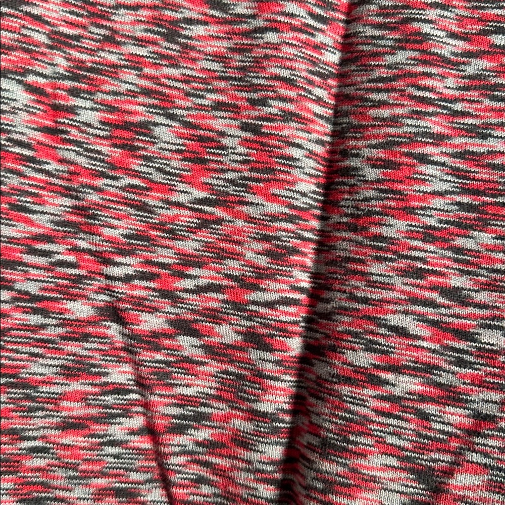 Relativity Red and Gray Knit Top 2x see close ups for best real color - Picture 3 of 6